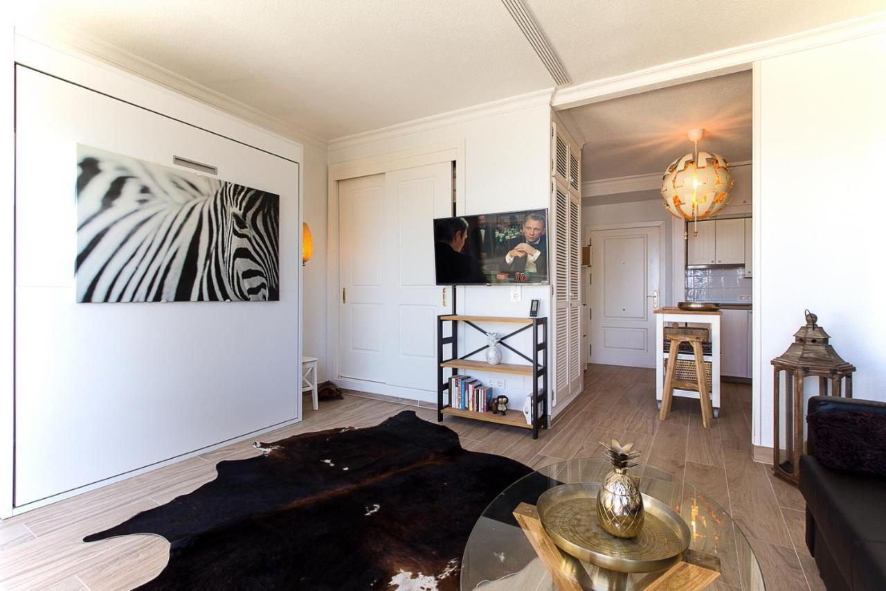 Apartment Sea Front In *